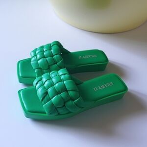 Silent D Green Woven Sandals Size 7.5
